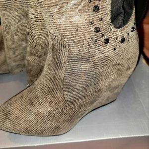 Women's over the knee boot